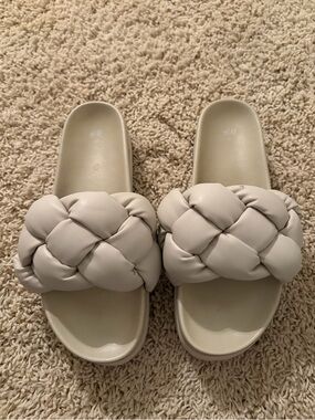 H&M Padded Braided Slide Sandals in Light Beige